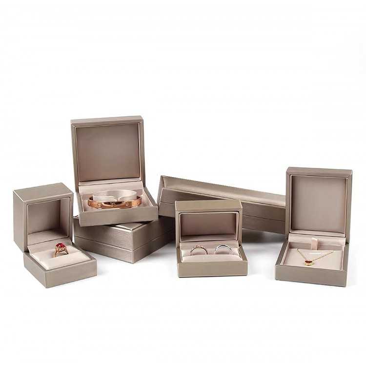 ECRINS - SERIE CHAMPAGNE - INTERIEUR SATINE ECRINS - SERIE CHAMPAGNE - INTERIEUR SATINE
